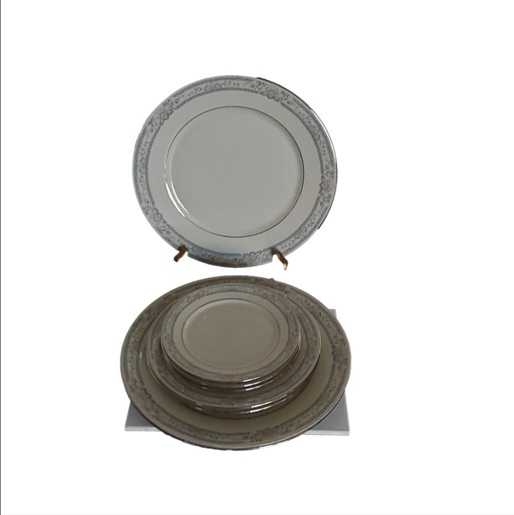 Lenox Charleston Cosmopolitan Collection 8 Pieces Sets